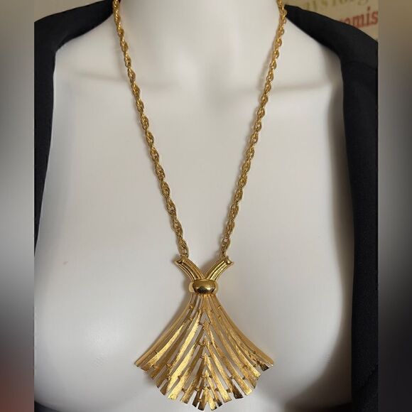 Vintage gold tone fan necklace - Picture 1 of 5